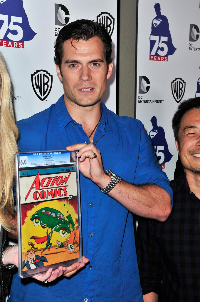 Photo: Henry Cavill poses with Action Comics #1 dressed as Superman